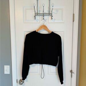 CROP SWEATSHIRT 🖤